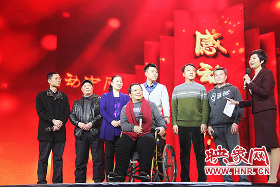 接力照顧高位截癱患者高新海的“隴海大院”愛心集體鄰居們。