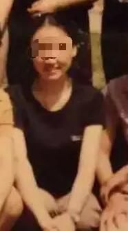 吳老師教音樂，已在該校工作十幾年。