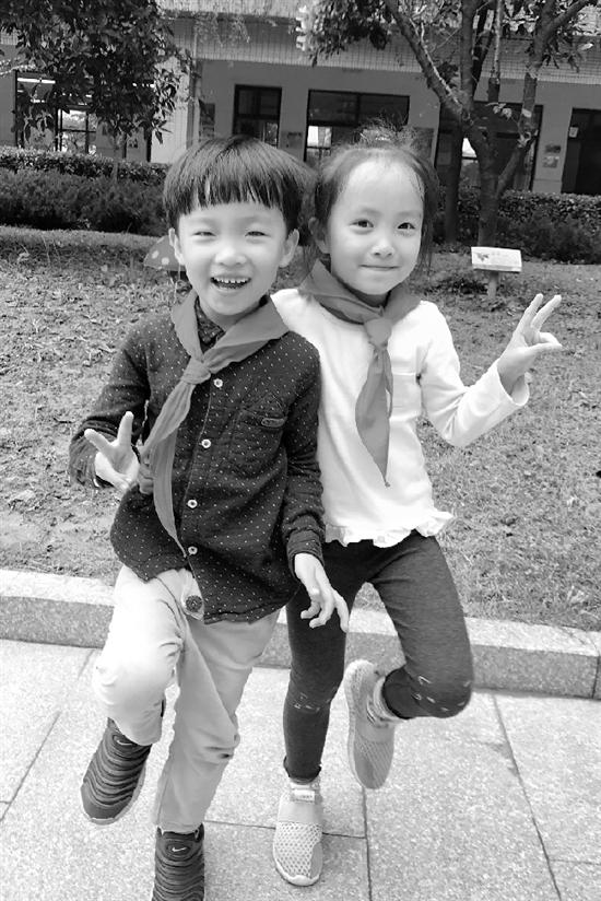 一年級(jí)來(lái)了10對(duì)雙胞胎 7對(duì)要求分在同一班