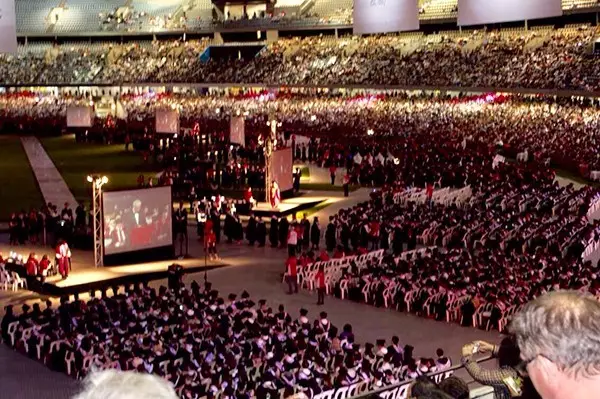 杭州女生6年花200萬留學(xué) 回國(guó)工作被開2000元底薪