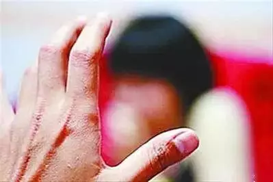 29歲男子帶12歲女孩開(kāi)房 見(jiàn)其來(lái)例假仍沒(méi)放過(guò)