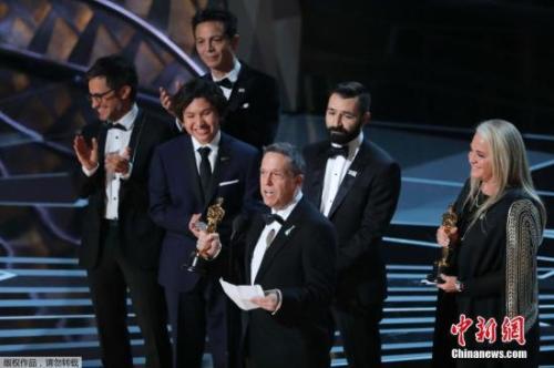 《尋夢環(huán)游記》獲最佳動畫長片。主創(chuàng)說表示《尋夢環(huán)游記》證明了藝術(shù)能跨越種族，傳播到全世界。