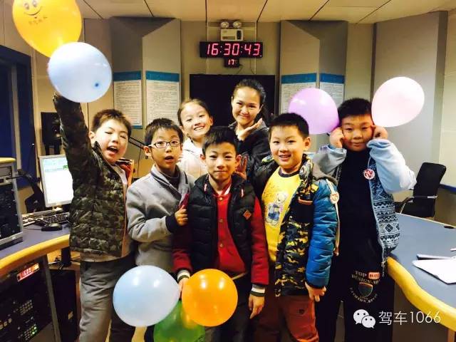 我們不光要成為銀行家，還要當(dāng)主持人！跟著子楊姐姐參觀河南電臺直播間！