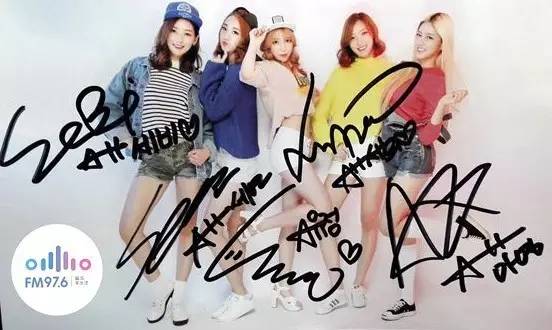 哎呦不錯(cuò)哦！路飛收到美女們的簽名照，到底中意哪一位呢？