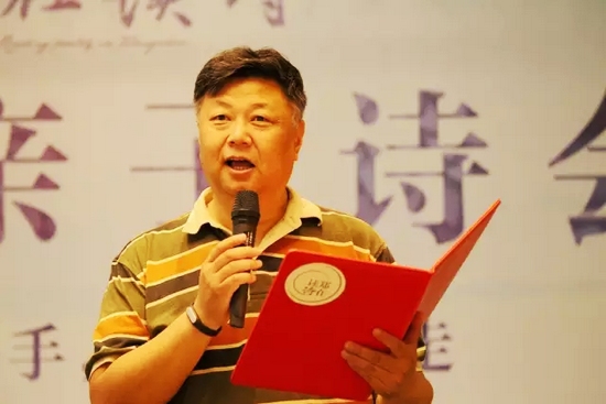 第一個節(jié)目便是重磅，大象融媒·欣欣象融網(wǎng)絡科技公司董事長魏峰帶來沈浩波的作品《在夏天時想起秋天》