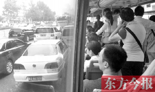 要問鄭州昨天早上有多堵 網(wǎng)友笑侃:剎車剎得人想吐 要問鄭州昨天早上有多堵 網(wǎng)友笑侃:剎車剎得人想吐