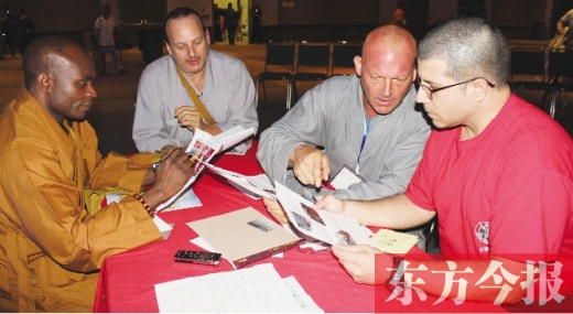 研討會現(xiàn)場，少林洋弟子熱議東方今報報道《大爭之寺》