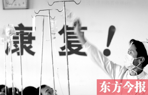 不少人嫌去醫(yī)院看病費(fèi)時(shí)費(fèi)錢，可是很多病癥并不是網(wǎng)上問問專家、自行買藥吃就能治療的