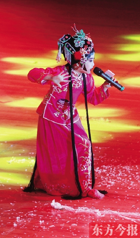 11月16日，《非常6+1》河南區(qū)總決賽現(xiàn)場，入圍選手們上演了一場精彩的比賽