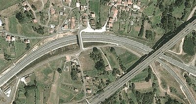 事發(fā)地的急轉(zhuǎn)彎道。以下是監(jiān)控視頻截圖。