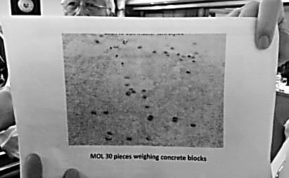 菲防長3日出示拍攝到的“混凝土砌塊”。