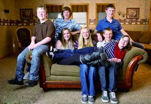 長大后的七胞胎。