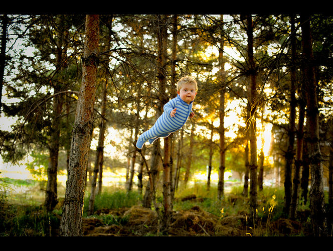 美國男子為患唐氏綜合癥兒子拍“飛行照” 美國男子為患唐氏綜合癥兒子拍“飛行照”