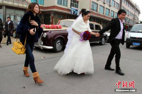 浙江青年千萬級勞斯萊斯迎娶上海新娘 浙江青年千萬級勞斯萊斯迎娶上海新娘