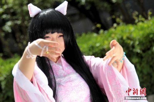 “Cosplay”美女云集西安交大櫻花節(jié) “Cosplay”美女云集西安交大櫻花節(jié)