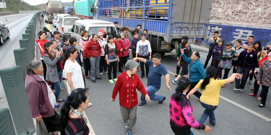 大叔大媽高速公路上 大叔大媽高速公路上