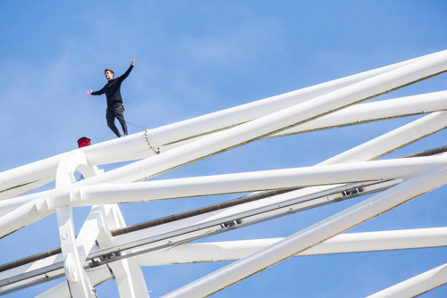 英國恐高癥小伙登頂134米溫布利球場 英國恐高癥小伙登頂134米溫布利球場