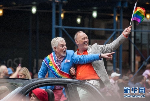 紐約舉行同性戀大游行 紐約舉行同性戀大游行