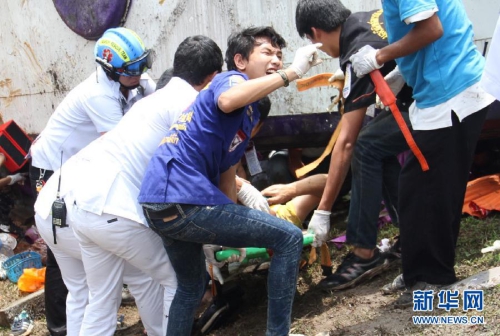 普吉大巴翻車(chē)致17名中國(guó)游客受傷 普吉大巴翻車(chē)致17名中國(guó)游客受傷