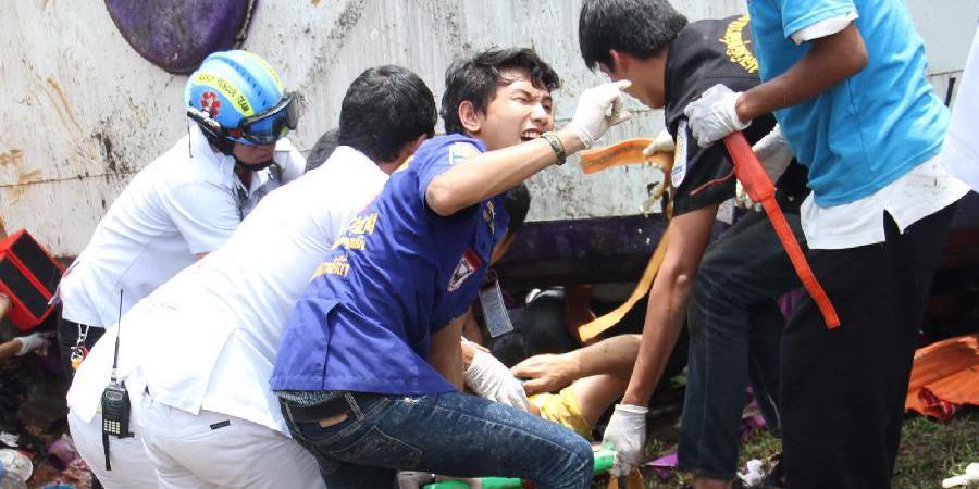 普吉大巴翻車(chē)致17名中國(guó)游客受傷 普吉大巴翻車(chē)致17名中國(guó)游客受傷