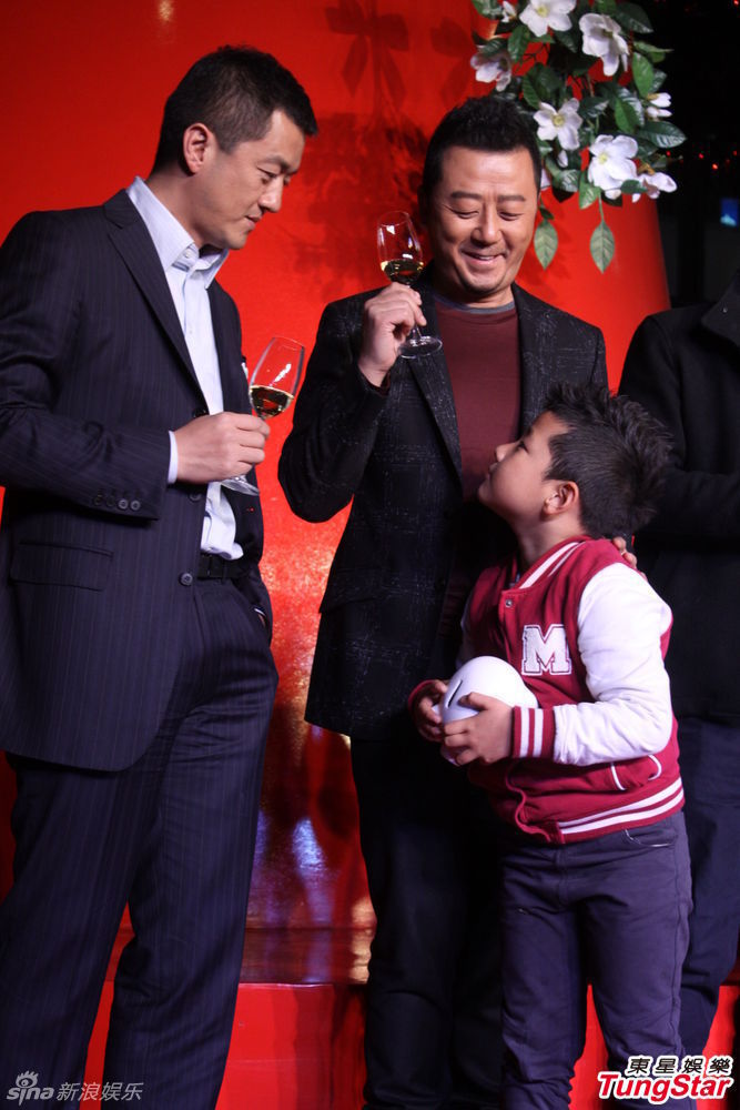 李亞鵬、郭濤父子相活動(dòng)