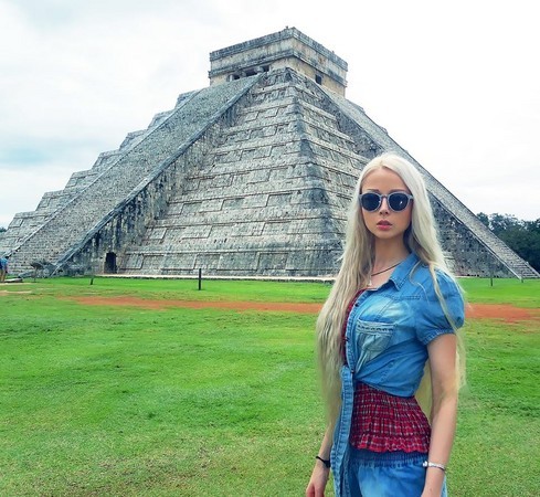 烏克蘭真人芭比雙峰傲人 腰瘦可一手掌握 烏克蘭真人芭比雙峰傲人 腰瘦可一手掌握