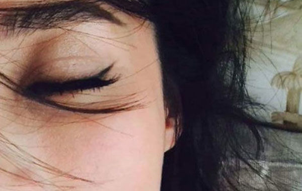 蔣勤勤吊帶美照。