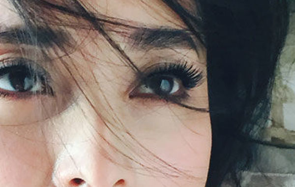 蔣勤勤吊帶美照。