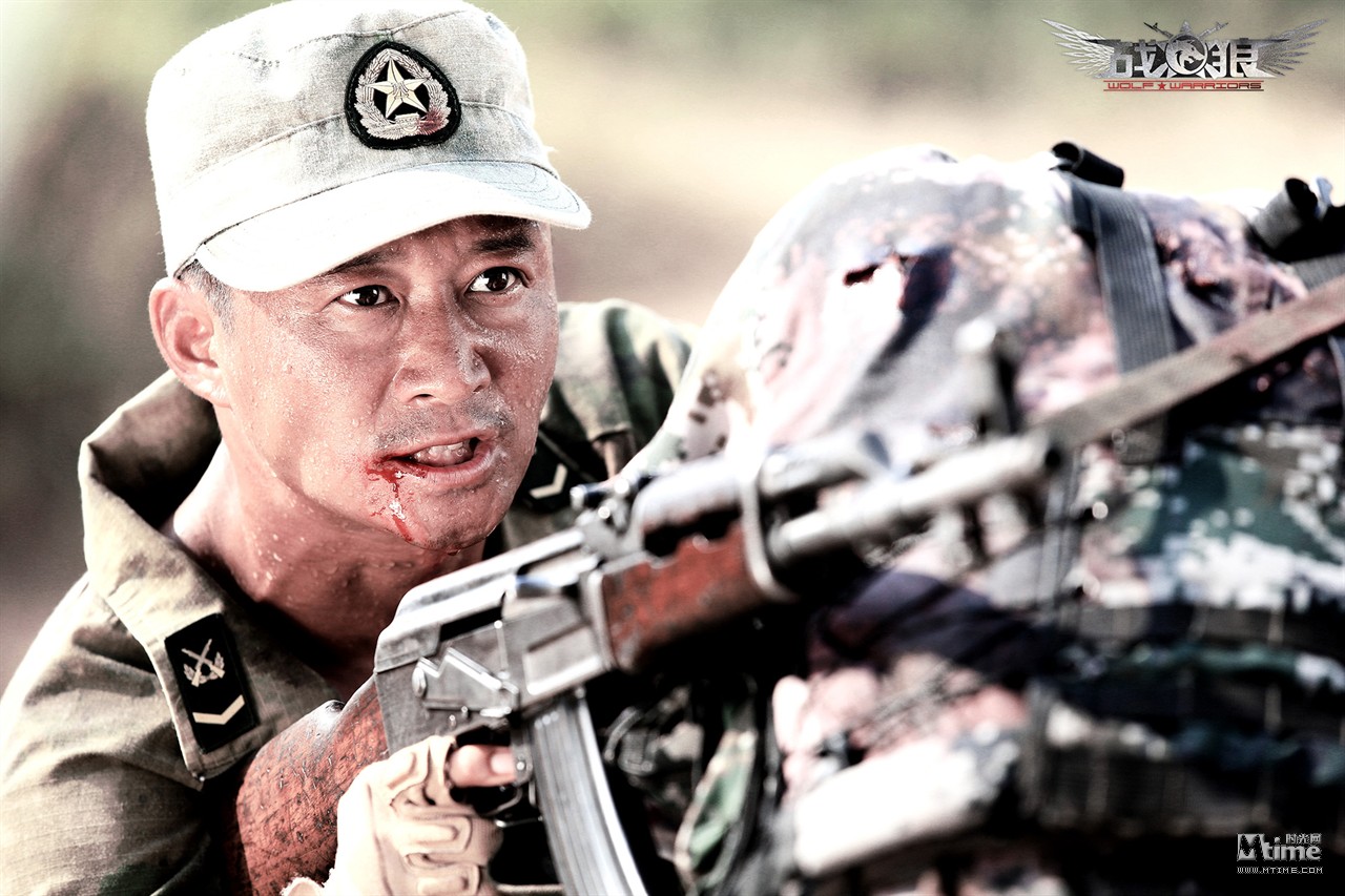 《戰(zhàn)狼》曝純爺們終極海報