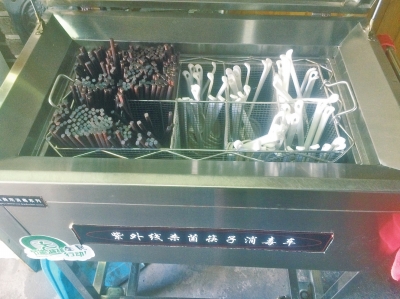 優(yōu)勝南路一家飯店使用的消毒車 優(yōu)勝南路一家飯店使用的消毒車