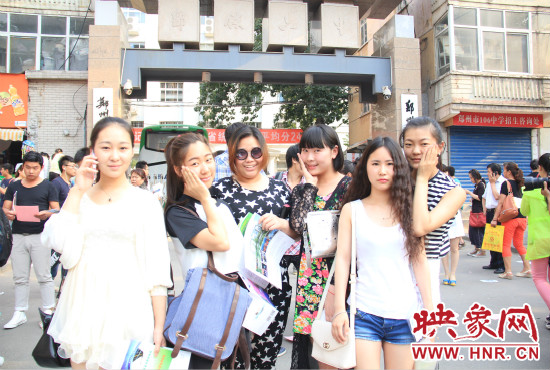 畢業(yè)和同學(xué)一起去旅行是不少考生的選擇。