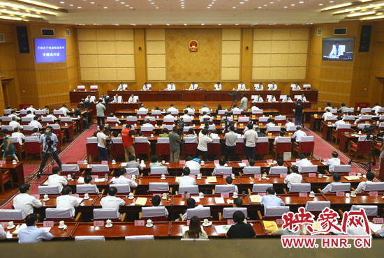 7月29日下午，河南省十二屆人大常委會(huì)第九次會(huì)議召開關(guān)于職業(yè)教育專題詢問會(huì)。