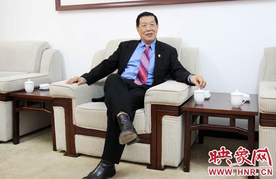 以精湛讀到的刑偵鑒識技術享譽國際的李昌鈺博士，被譽為“當代福爾摩斯”。