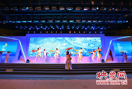 現(xiàn)場表演。