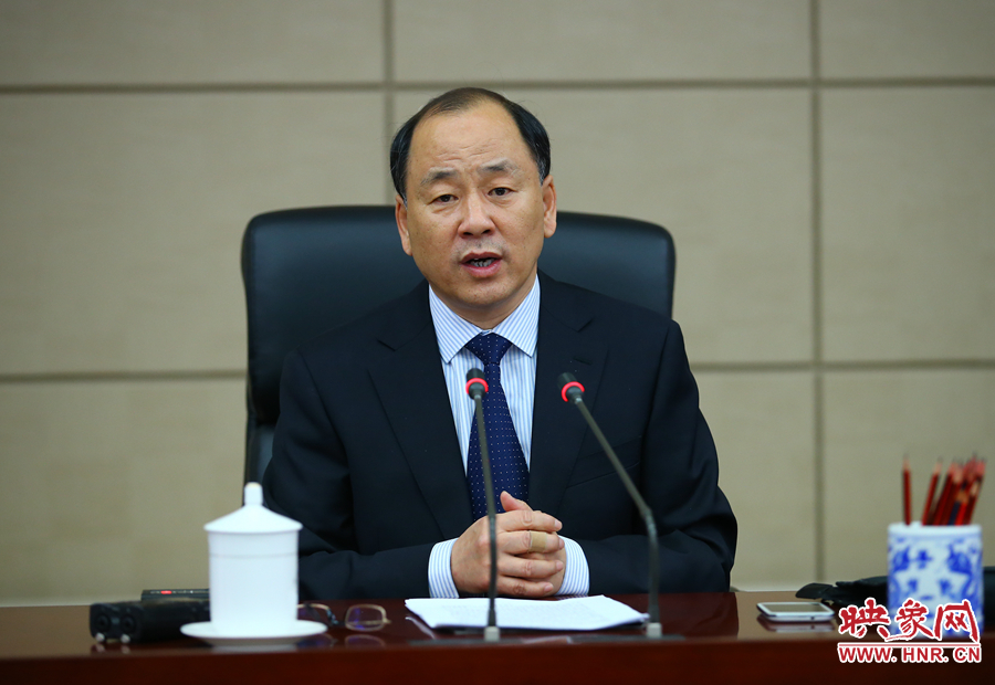 人大法制工作委員會(huì)副主任王新民接受記者采訪 人大法制工作委員會(huì)副主任王新民接受記者采訪