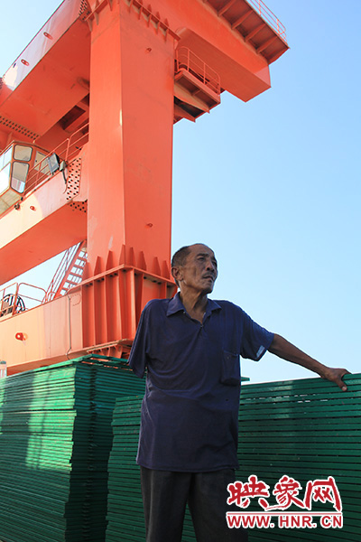 2014年7月31日，淅川縣九重鎮(zhèn)陶岔村獨(dú)臂護(hù)水員李進(jìn)群在淅川渠首。