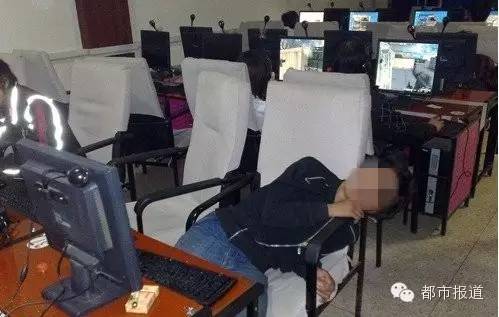 悲劇！15歲男孩上網(wǎng)5小時(shí)后猝死，事發(fā)鄭州 | 這些原因可能導(dǎo)致上網(wǎng)猝死，戳...