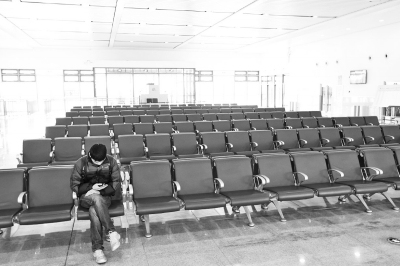 鄭開(kāi)城鐵兩站點(diǎn)關(guān)停 中途上車乘客有時(shí)沒(méi)有工作人員多 鄭開(kāi)城鐵兩站點(diǎn)關(guān)停 中途上車乘客有時(shí)沒(méi)有工作人員多