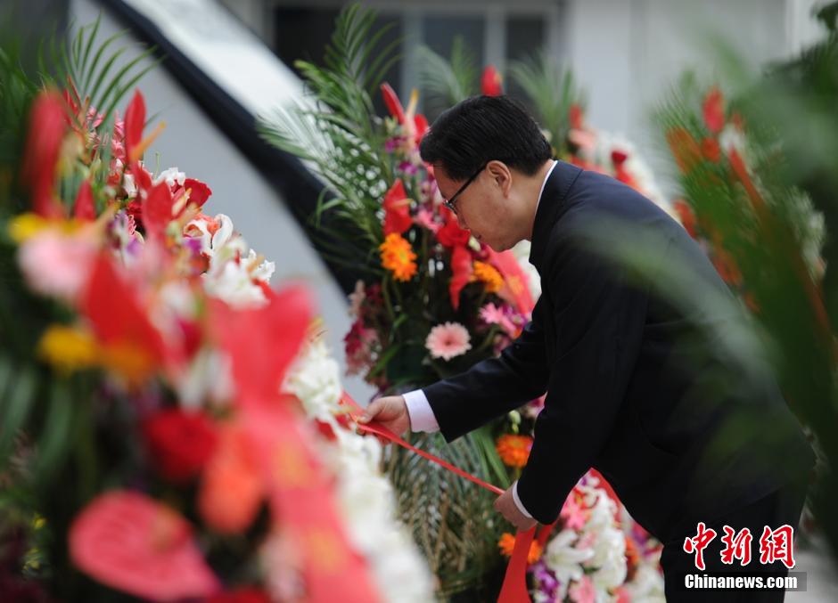 四川舉行紀念“4·20”蘆山地震一周年活動 四川舉行紀念“4·20”蘆山地震一周年活動