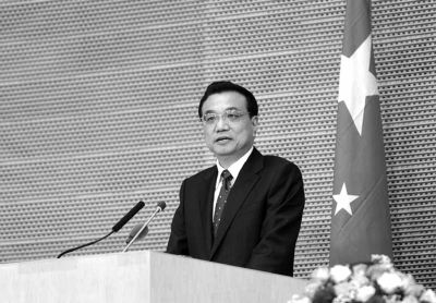 當(dāng)?shù)貢r(shí)間5月5日，國(guó)務(wù)院總理李克強(qiáng)在非盟會(huì)議中心發(fā)表演講。圖/中國(guó)政府網(wǎng)