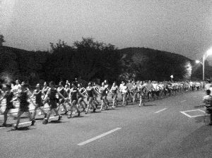 廣場舞大媽“轉(zhuǎn)行”，徐州每晚萬人暴走