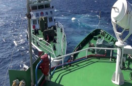 越南拍攝的中國?？樟α孔o(hù)衛(wèi)981鉆井平臺(tái)。