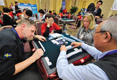 2012年10月28日，重慶，“第三屆世界麻將錦標賽”拉開戰(zhàn)幕，不少國外選手前來參賽。