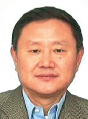 胡奉憲 現(xiàn)年60歲，外逃前任四川韻律實業(yè)發(fā)展公司總經(jīng)理、董事長，2009年11月逃往美國或澳大利亞。