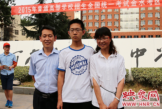 高考結(jié)束的那一刻，就意味著離別，別了曾經(jīng)的班級、老師、朋友、甚至戀人。