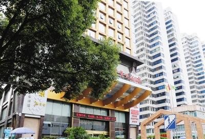 衡陽官員趙安民與之保持聯(lián)系，并邀約女子在這家酒店房間見面。