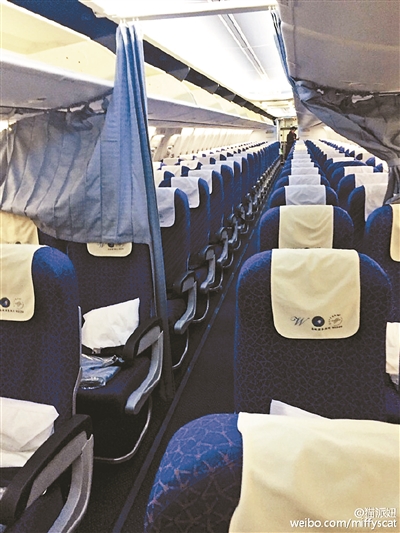 年關(guān)將近，很多人回家的票還沒有著落，而昨日凌晨，一架從武漢飛往廣州的航班上只有一名女乘客，偌大的客機(jī)成了一個(gè)人的專機(jī)。