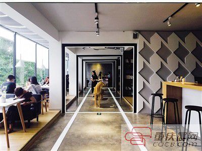 200平方米的閱讀區(qū)域開(kāi)始限制人流。