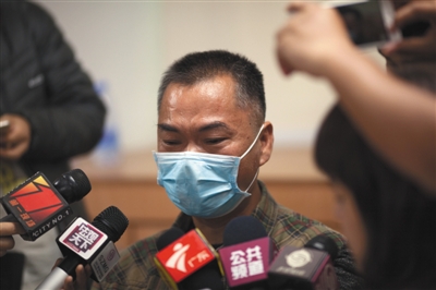 昨日，深圳，羅一笑的父親羅爾接受媒體采訪。圖/視覺中國