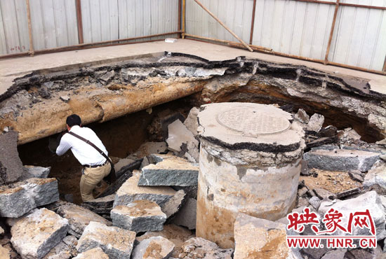 有工作人員下到坑內(nèi)進(jìn)行檢查，但拒絕透露具體工作單位。